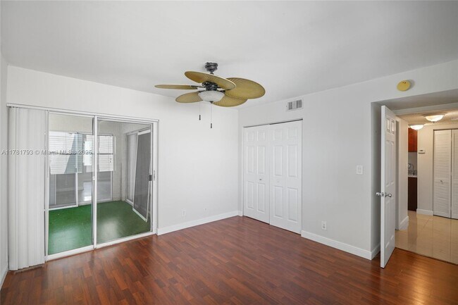 Building Photo - 7640 Westwood Dr