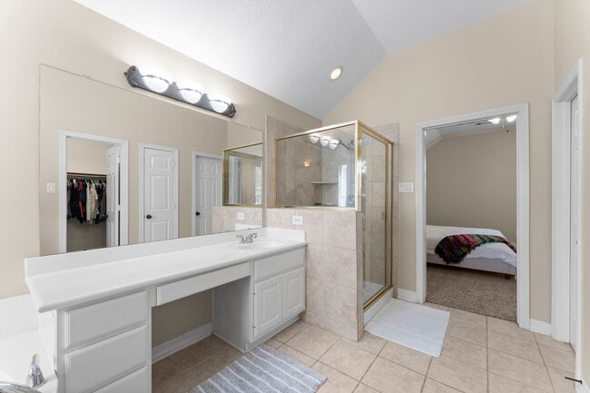 Building Photo - 16131 Woodbend Trail Dr