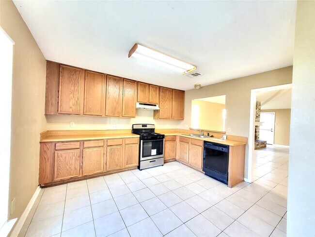 Building Photo - 16026 Barbarossa Dr