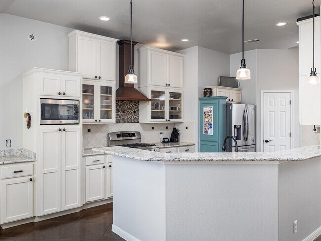 Building Photo - 208 S Buffalo Pass