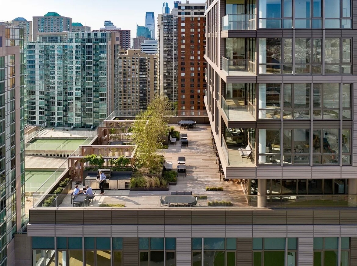 20th Floor Deck - 75 Park Ln S