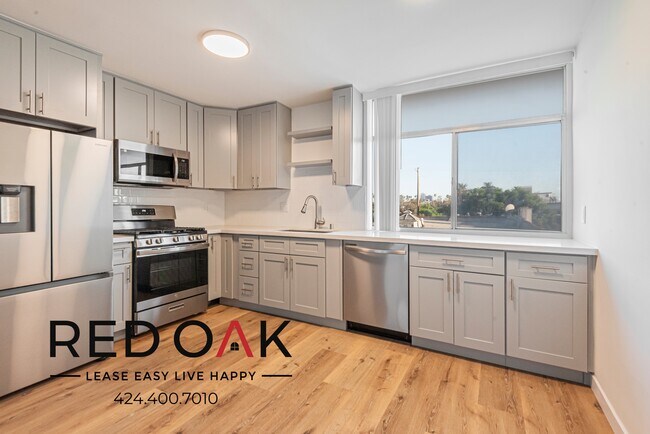 Building Photo - 511 N Kenmore Ave