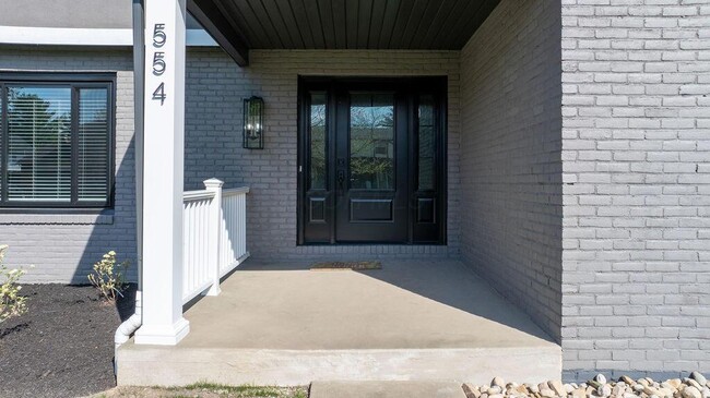 Building Photo - 554 Pointview Dr