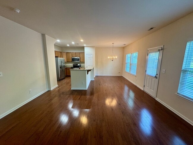 Building Photo - 3BR/2B Townhome in Great Ballantyne Location