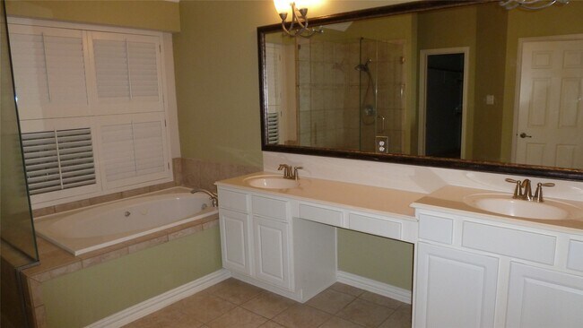 Building Photo - 4823 Cypress Spring Dr