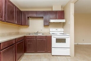 Building Photo - 437 Robinson Ave