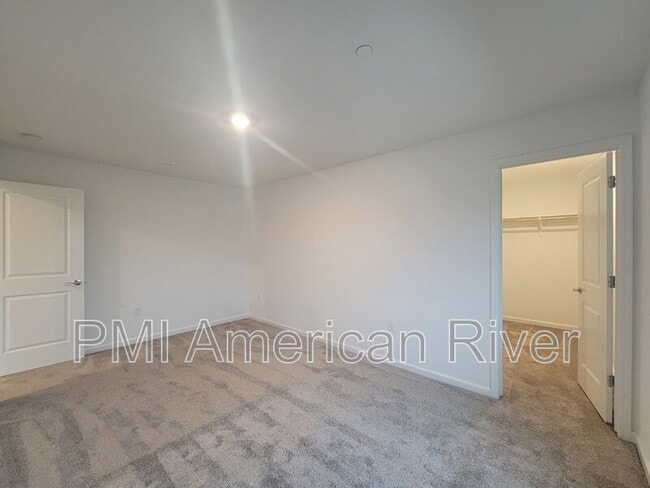 Building Photo - 4033 Haflinger Way