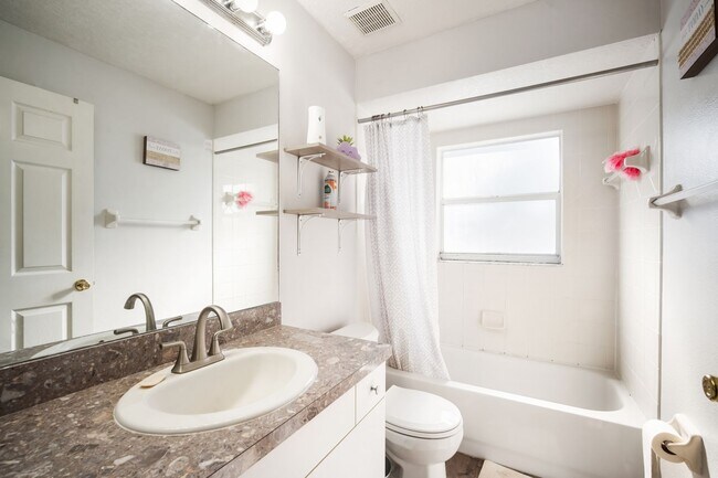 Building Photo - Fully Furnished 3BR/2BA Clearwater Home – ...