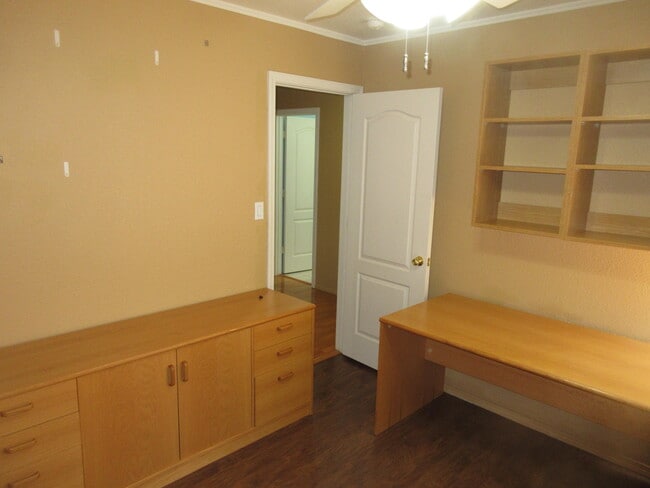 Building Photo - 7320 Desert Eagle Rd NE