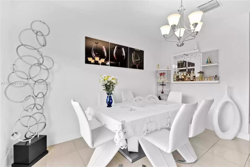 Building Photo - 3709 NE 4th St