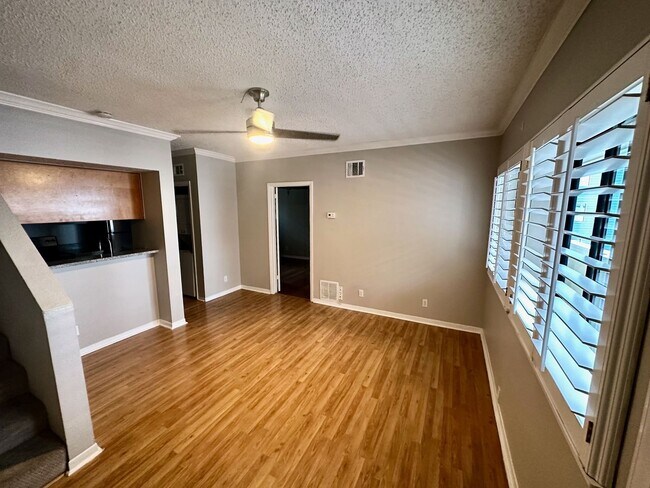 Building Photo - ***West Campus Apartment for Rent * Pet Friendly * Walk to UT Campus * On Bus Route * Spacious * ...
