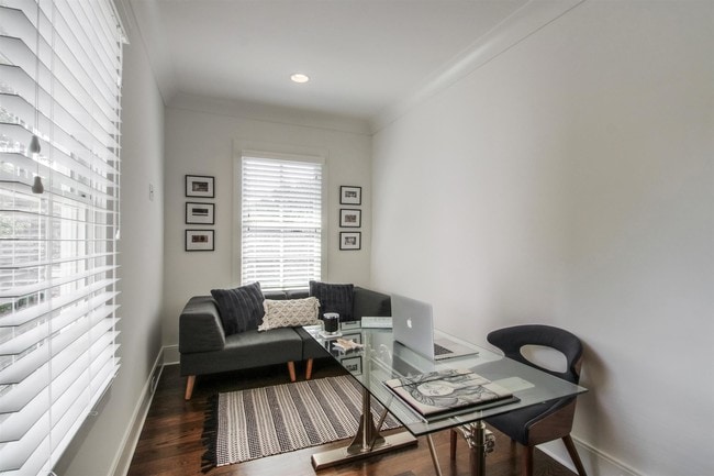 Building Photo - 4004 Lealand Ln