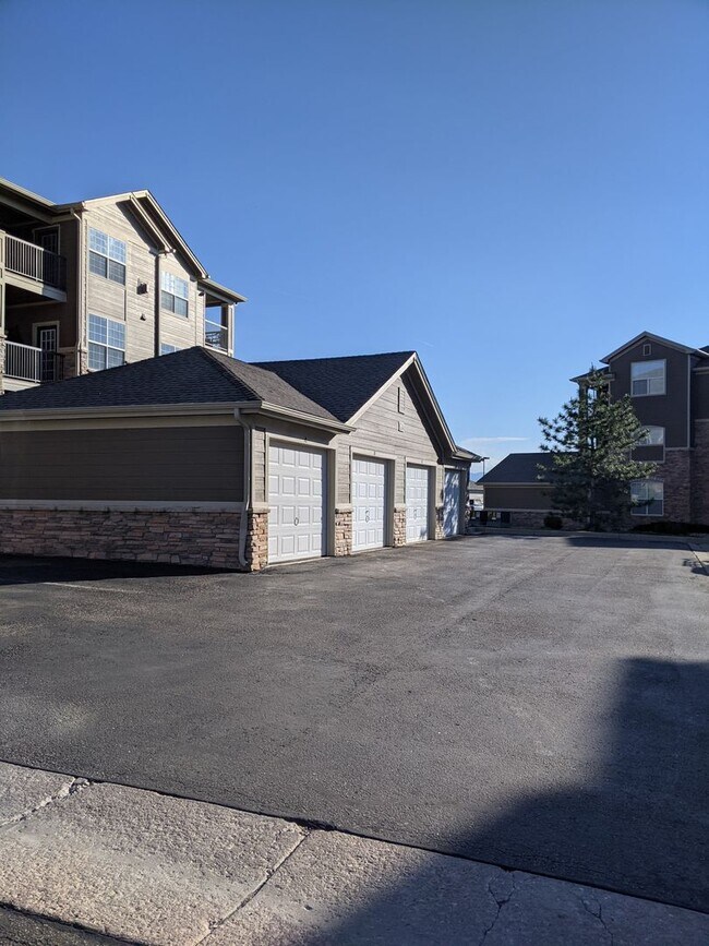 Building Photo - 2800 Blue Sky Cir
