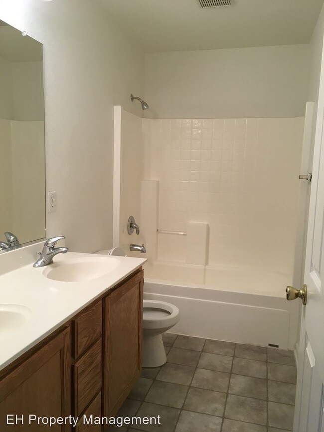 Building Photo - 9416 Dante Ct