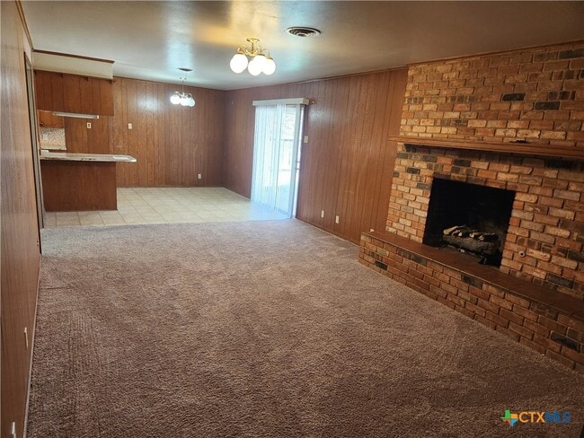 Building Photo - 2909 Oakdale Dr