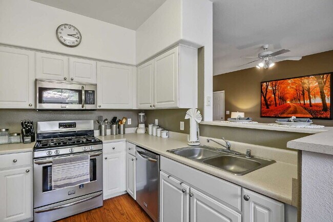 Building Photo - "Chic 1-Bedroom Oasis in Prime Las Vegas Location – 813 Sq. Ft. of Comfort with a GARAGE!"