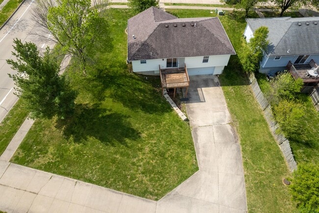 Building Photo - 1305 E Omaha Ct