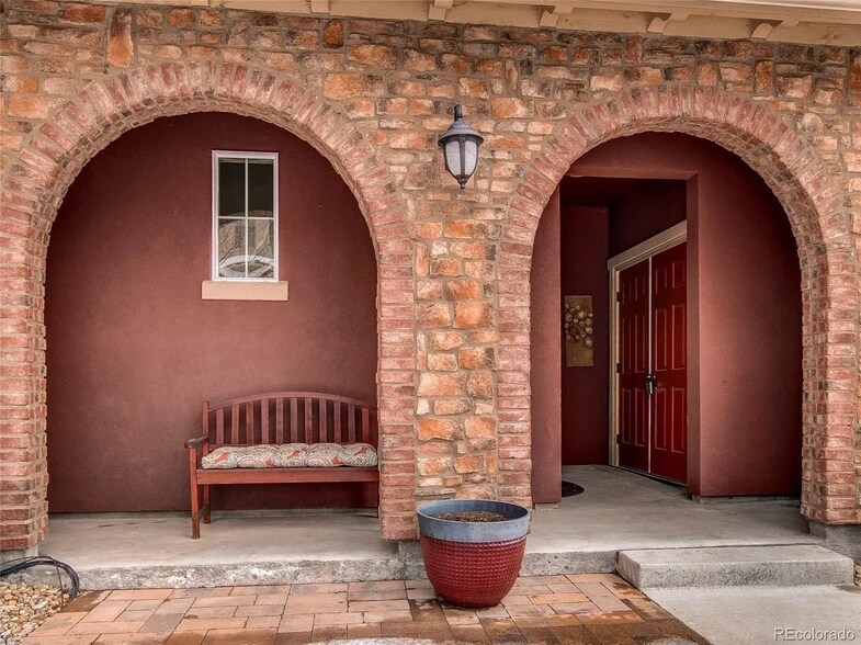 Building Photo - 9398 Loggia St