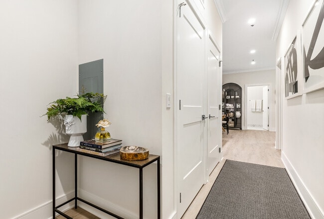 Building Photo - 835 Lake St