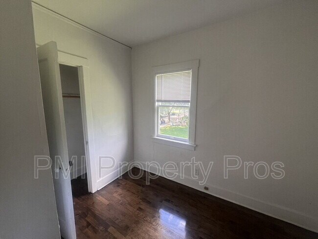 Building Photo - 3138 N 11th St