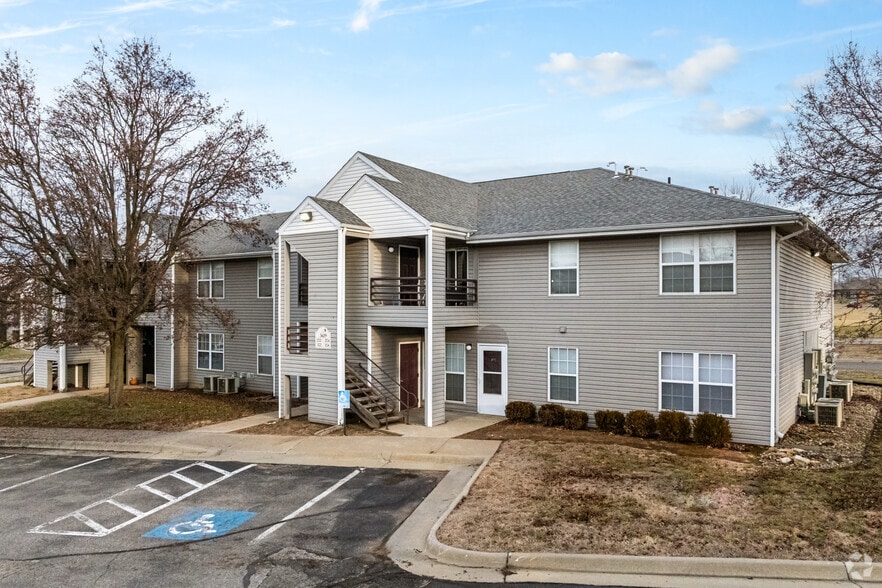 Building Photo - Shawnee Lake Apartments