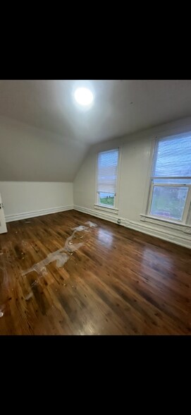 Building Photo - 3814 NE 6th Ave