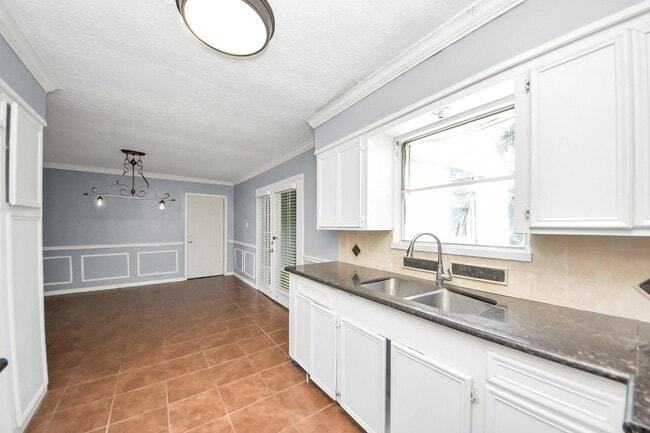 Building Photo - 2513 Leslie St