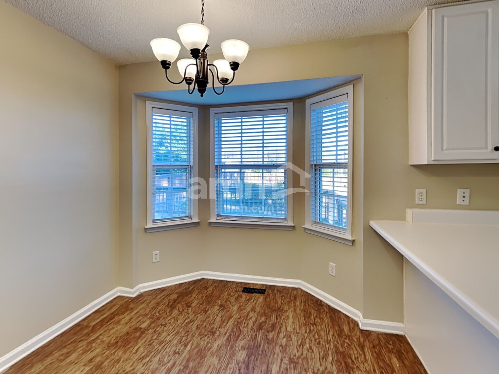 Building Photo - 6425 Silver Spring Ct