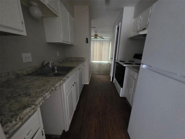 Building Photo - 12742 Shannon Hills Dr