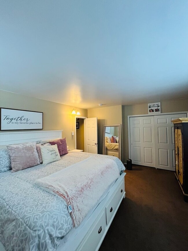 Building Photo - Beautifully Remodeled 2BR home in great neighborhood (Guilderland Schools)