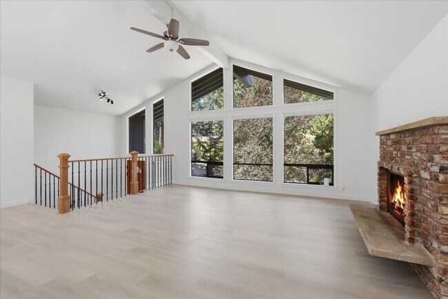 Building Photo - 4bd/2.25ba Kirkland Home