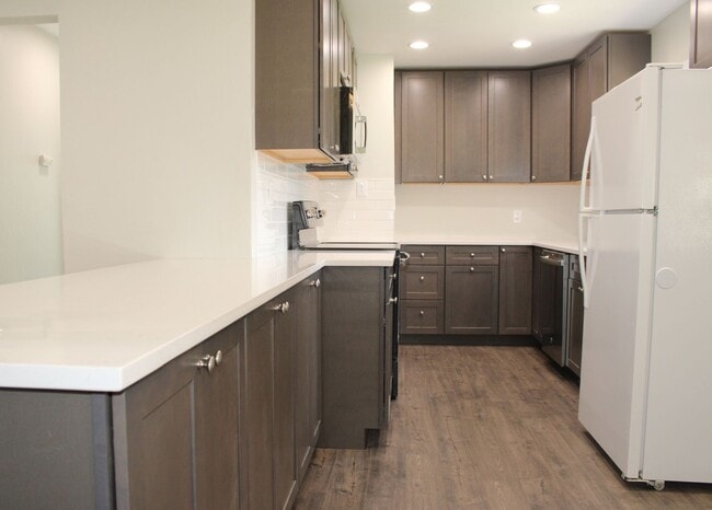 Building Photo - 7905 Julia Ct