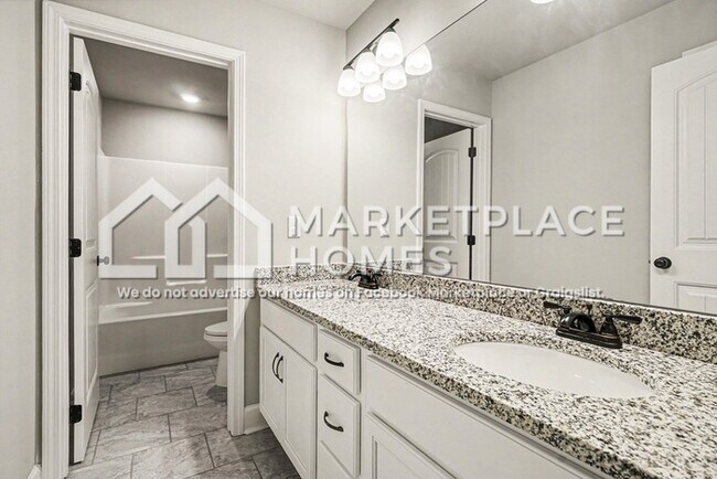 Building Photo - 110 Hawthorn Ln