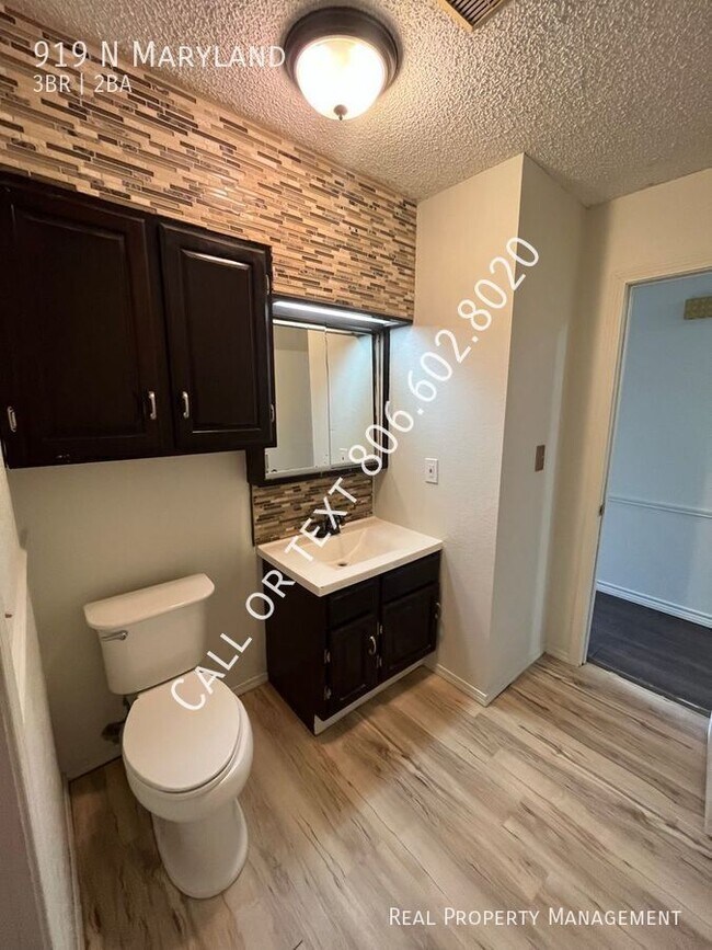Building Photo - 919 N Maryland-