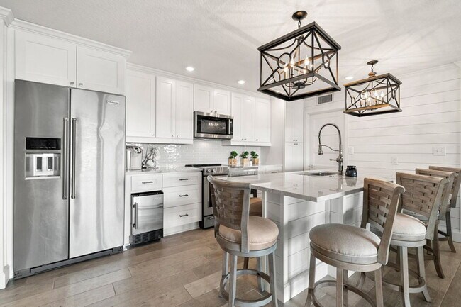 Building Photo - 420 64th Ave