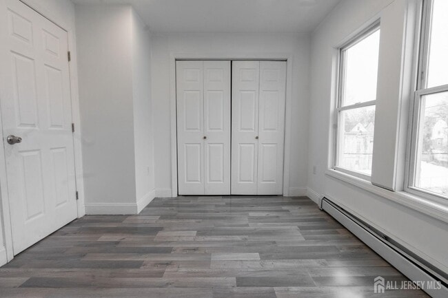 Building Photo - 410 Chadwick Ave