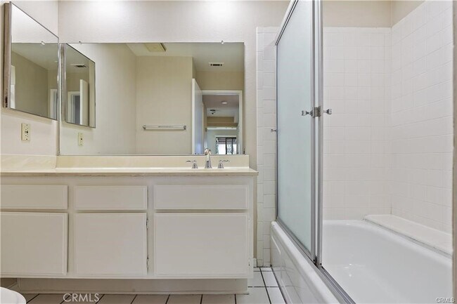 Building Photo - 1364 Orchard Cir
