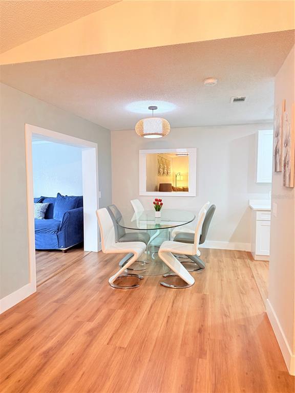 Building Photo - 2130 Redleaf Dr