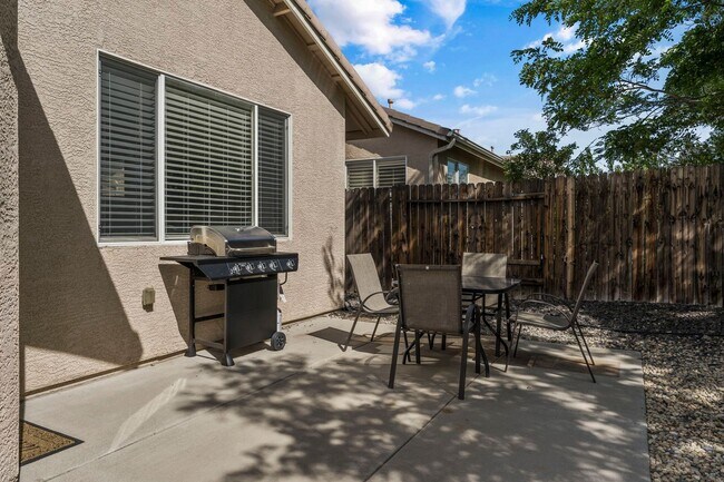 Building Photo - Effortless Living Starts Here — Just Bring Your Suitcase and Step Into Comfort