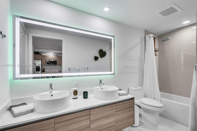 Building Photo - 121 NE 34th St