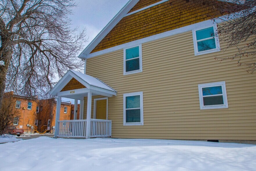 Front Entry - 414 W Babcock St, Unit 1