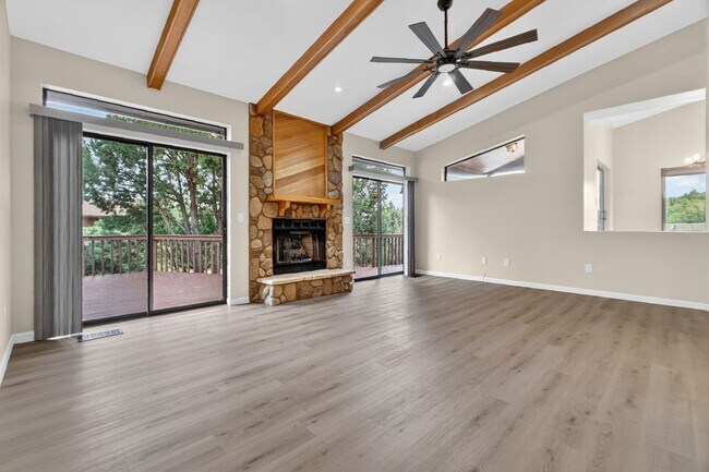 Building Photo - 546 Deer Horn Ct