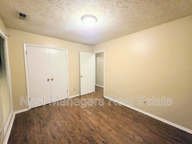 Building Photo - 1861 Tryon Dr