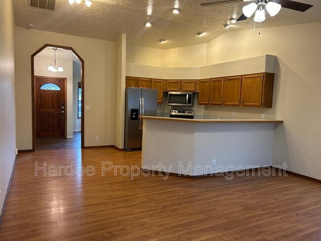 Building Photo - 2254 N Zircon Ave