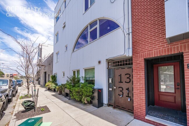 Building Photo - 1331 N Randolph St
