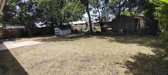Building Photo - Charming 3-Bed, 2-Bath Home in Northeast S...