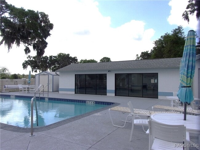 Building Photo - 470 Siesta Terrace