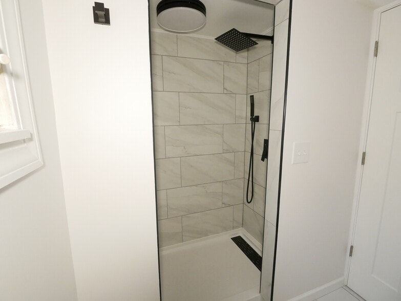 Building Photo - 252 Shields Rd