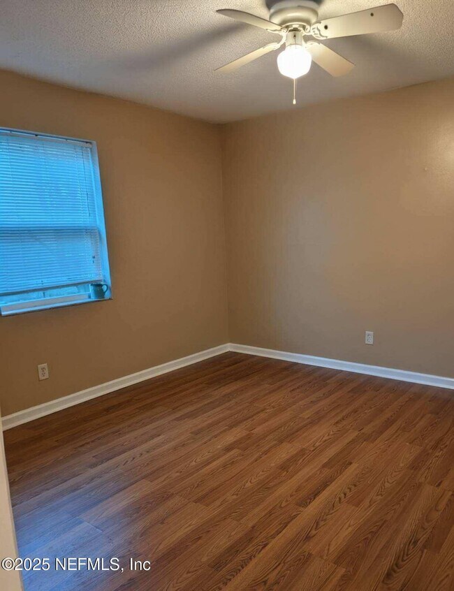 Building Photo - 408 13th Ave N