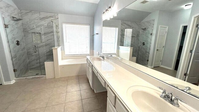 Building Photo - 8106 Saragosa Blue Ln